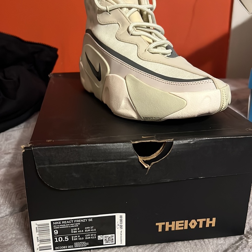 Shoes - Picture 2 of 7